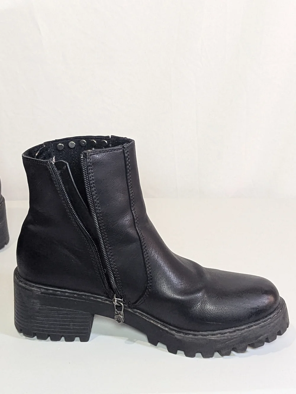Blowfish Malibu Black Ankle Boots Studded Lug Sole Combat Boots Size 8
